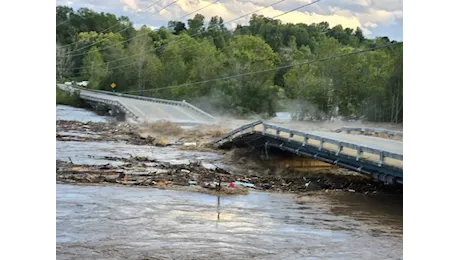 Uragano Helene: il momento del crollo di un ponte nel Tennessee [VIDEO]