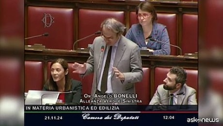 Bonelli in aula alla Camera canta Il ragazzo della via Gluck