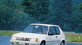 Piccole bombe francesi: Peugeot 205 Rallye, nuda e cruda - Ruoteclassiche
