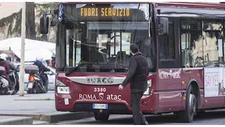 Sciopero venerdì 13 dicembre, quanto durerà? Treni, bus e metro: gli orari. Salvini: «Cambierò le regole». Sbarra: «Norme codificate»