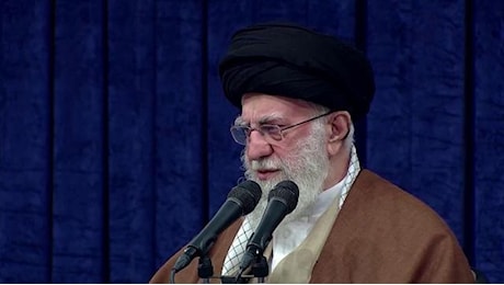 Khamenei: Un piano di Usa e Israele dietro gli attacchi in Siria