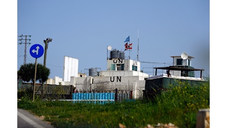 Libano, otto razzi colpiscono base italiana Unifil. Crosetto: Intollerabile