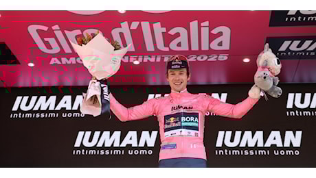 Roglic è già in maglia rosa, la crono va a Tarling