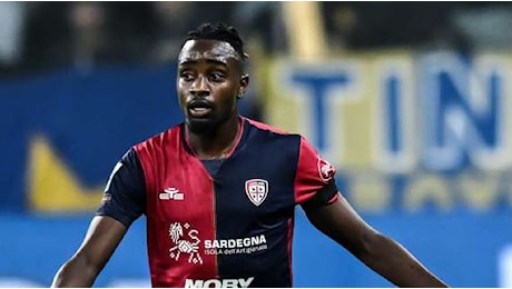 Makoumbou lascia il Cagliari in dieci uomini, l'Udinese ne approfitta: 1-0 all'intervallo