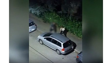 Spunta il video della seconda rapina commessa dall'assassino di Giacomo Gobbato. La disperazione della donna rapinata: E' colpa mia se è morto