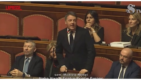 Manovra, scontro in Senato tra Renzi e La Russa: «Non dia lezioni»