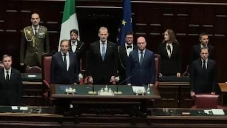 Visita reali di Spagna a Montecitorio, Tajani e i ministri cantano l’Inno di Mameli in Aula