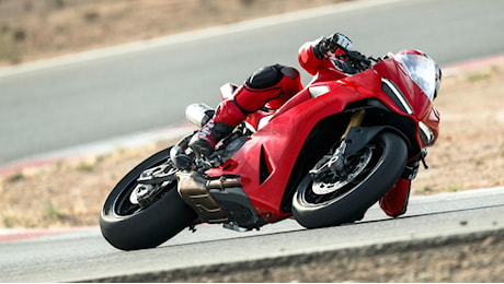 Ducati Panigale V2 2025: la nuova supersportiva piccola e leggera