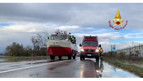 Maltempo, in Emilia Romagna 48h d'allerta rossa, 5 fiumi a rischio esondazione, scuole chiuse a Bologna, Forlì-Cesena, Rimini e Ravenna - VIDEO