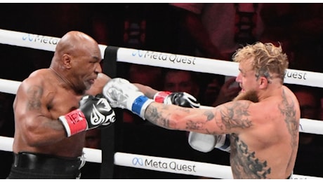 Jake Paul sconfigge Mike Tyson ai punti, la decisione unanime nel match show di Netflix