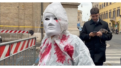 Nuovo codice della strada, la protesta: “Con questa riforma pedoni e ciclisti saranno ancora più a rischio. Un schiaffo alle vittime”