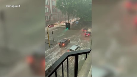 VIDEO Milano, violento nubifragio: strade allagate e raffiche di vento