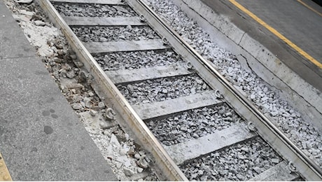 Macchinista investito da un treno in corsa nel Reggiano