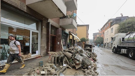 Allerta meteo e chiusure anche oggi, la premier Meloni chiama Lepore: «Noi ci siamo»