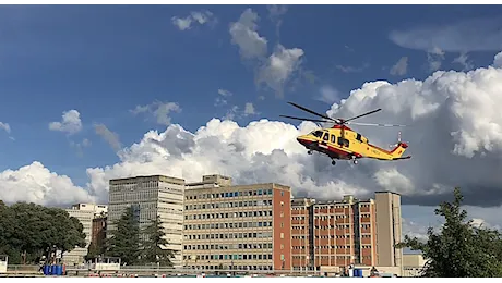 Bimba di 18 mesi morta per aver ingoiato una pila. L’ospedale: Sostanze rilasciate hanno leso l’aorta