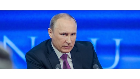 Putin dice di essere pronto alla pace, ma poi lancia nuove minacce all’Ucraina e alla Nato