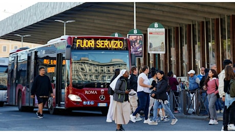 Sciopero oggi 8 novembre «senza fasce di garanzia», aggiornamenti in tempo reale trasporti a Roma, Milano, Napoli, Torino