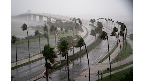 L’URAGANO Milton sferza la Florida ma è sceso a categoria 1