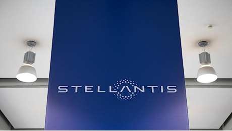 Stellantis, a ottobre in Italia immatricolazioni a -27,8%: in dieci mesi calo dell'8%. Auto, i dati Mit: crescono i passaggi di proprietà dell'usato