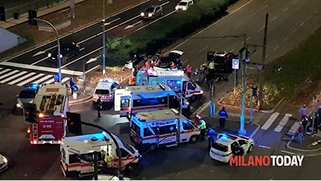 Terribile incidente a Milano, schianto tra un'auto e una bici: un morto