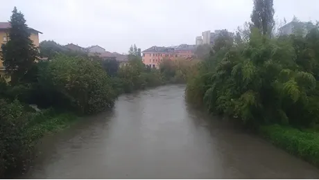 Le forti piogge gonfiano il Lambro a Melegnano che torna osservato speciale