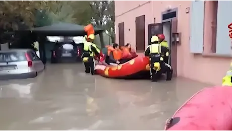 Reggio. Crostolo e Canalazzo rompono gli argini, un migliaio di evacuati tra Cadelbosco e Gualtieri