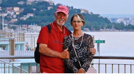 Omicidio Liliana Resinovich, sequestrati coltelli e cesoie a Sebastiano Visintin, ora indagato: “Sono tranquillo, vado in bici e faccio la sauna”. Il motivo? “Un’impronta guantata”. E Claudio Sterpin esulta: “Finalmente!”