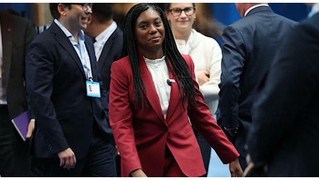 Kemi Badenoch, chi è la nuova leader dei Tory: le origini nigeriane, il rinnovamento del partito e la lotta all'immigrazione clandestina