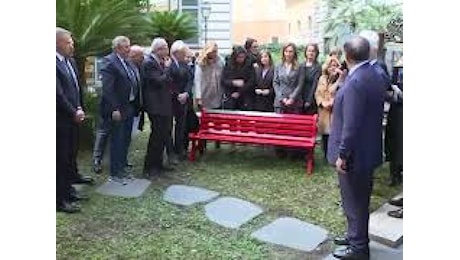 VIDEO: La Russa inaugura la panchina rossa in Senato