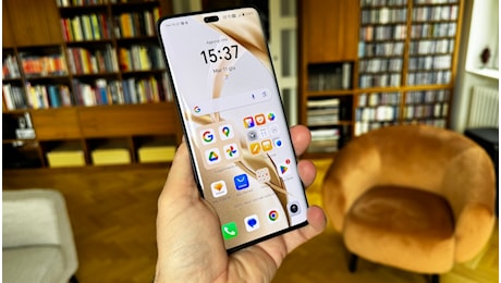 Honor, con lo sconto Amazon questo smartphone top è un affare: sconto imperdibile