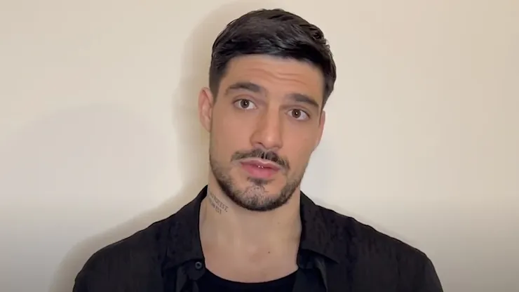 Lorenzo Spolverato a Napoli con la guardia del corpo: il mistero dietro il video virale svelato in esclusiva - SofiaOggi.com Lorenzo Spolverato a Napoli con la guardia del corpo: il mistero dietro il video virale svelato in esclusiva - SofiaOggi.com