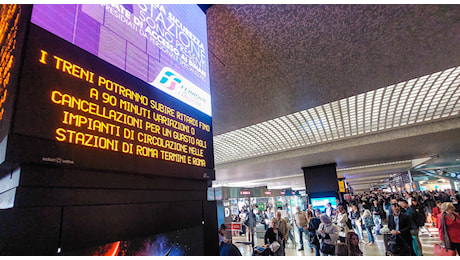 Trenitalia, problemi tecnici a Roma Termini: treni cancellati anche a Napoli