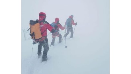 Quarta notte al gelo per i due alpinisti di Santarcangelo. Si tenterà con elicottero