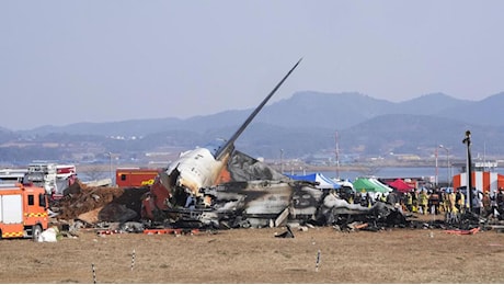 Corea del Sud: aereo esce di pista, probabilmente quasi tutti morti gli occupanti