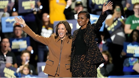 Michelle Obama: «Sostenete Kamala per proteggere le donne»