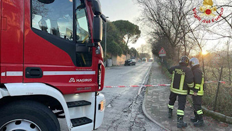 Tragedia a Torrette: incidente stradale, divelta una cabina del gas. Due morti