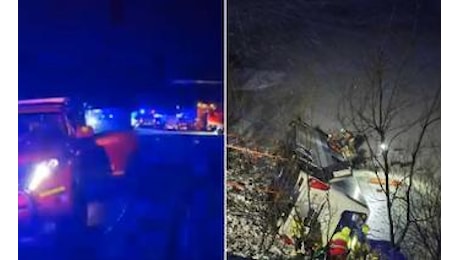 Norvegia, bus con 60-70 persone a bordo esce di strada e finisce in mare