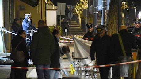 Accoltella 4 persone. Ucciso a colpi di pistola da un carabiniere: aveva con sè il Corano