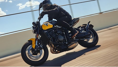 Triumph rinvigorisce la gamma Trident per il 2025