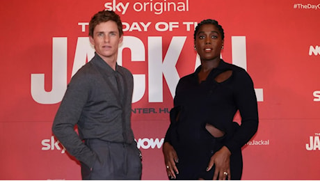 The Day of the Jackal, Eddie Redmayne e Lashana Lynch: “Un thriller che riflette su moralità e codice etico”