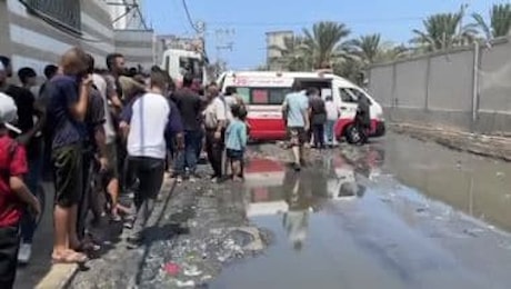 Attacco israeliano su una scuola a Deir el-Balah, 30 morti