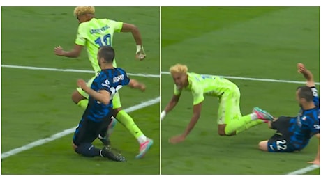 La moviola di Inter-Barcellona: mano di Acerbi, per Marciniak non c'è rigore. Cubarsì affonda Lautaro, Marciniak dopo review al VAR fischia il penalty