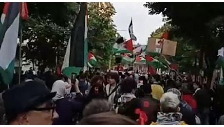 Il corteo pro Palestina a Udine prima di Italia-Israele: sfilano centinaia manifestanti VIDEO