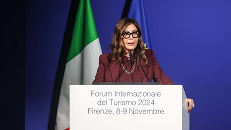 Turismo, la ministra Santanchè: “Parlare di overtourism una bestemmia. Il numero chiuso non è la soluzione”