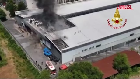 VIDEO Firenze, fiamme in un centro commerciale a Sesto Fiorentino
