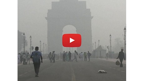 India: emergenza Smog, densa nube di inquinamento avvolge New Delhi da giorni; il Video