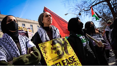 Giudice autorizza il rimpatrio forzato di Khalil, volto della protesta pro-Palestina alla Columbia