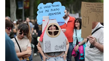 Madrid, migliaia di giovani in piazza per il diritto alla casa