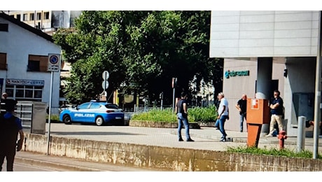 Tentativo di furto nella banca Credit Agricole di Vicenza, la polizia irrompe nell'edificio