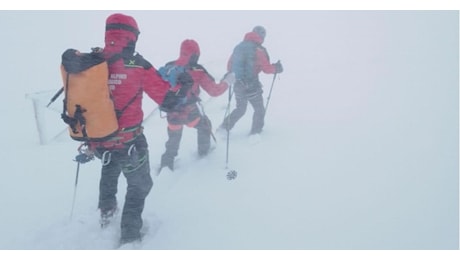 Alpinisti dispersi sul Gran Sasso, soccorritori bloccati a Campo Imperatore